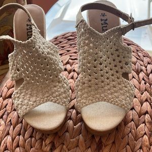 Mudd Wedge sandals 7 1/2 M NEW 4 inch heel